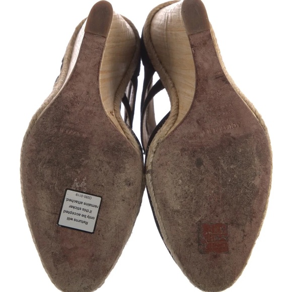 Aquazzura
Suede T-Strap Pumps
Women's Size: 7.5 Elegant Black Wedge Sandals - Picture 5 of 5